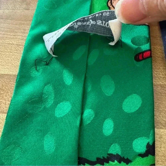 Mickey Mouse & Friends 100% Silk Men's Tie Golf Goofy Pluto Disney Store Vintage - Picture 4 of 7